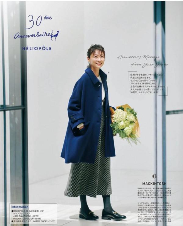 冬天穿裙子別總光腿，太冷，今年流行“襪褲+平底鞋”，保暖時髦