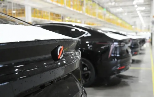 新款朗逸釋出，長得也太像帕薩特了吧