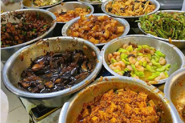 江蘇這家蓋飯,價格按勺算,最貴18元1勺,食客:量少價格不便宜 江蘇這家蓋飯,價格按勺算,最貴18元1勺,食客:量少價格不便宜