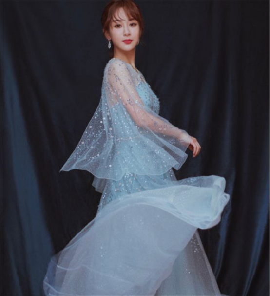趙麗穎穿星空裙,胖迪穿星空裙,楊紫穿星空裙,但她才是最亮的星 趙麗穎穿星空裙,胖迪穿星空裙,楊紫穿星空裙,但她才是最亮的星