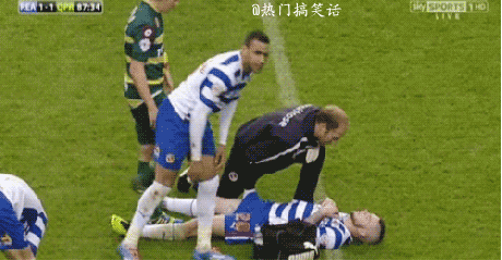 世界足壇難得一見的爆笑瞬間,只能說攝影師抓拍厲害 世界足壇難得一見的爆笑瞬間,只能說攝影師抓拍厲害