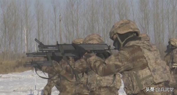 國產新型防暴榴QLL12亮相？唧筒式發射原理，工兵現在也有重武器