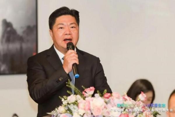 承襲風骨,左右人的大愛,左右沙發的擔當 承襲風骨,左右人的大愛,左右沙發的擔當