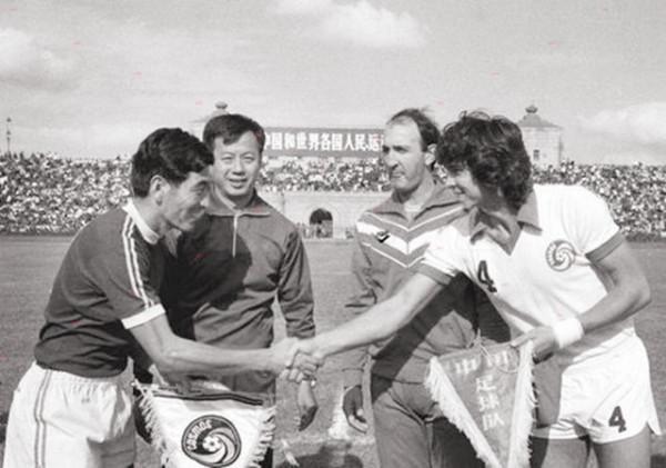 07年足壇鐵門李富勝葬禮：千人悼念，蔡明到場，曾力保王治郅軍籍