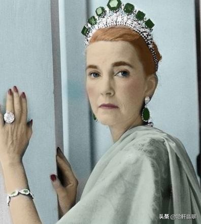 宋美齡價值過億的麻花手鐲與芭芭拉翡翠珠鏈,竟出自同1塊料子? 宋美齡價值過億的麻花手鐲與芭芭拉翡翠珠鏈,竟出自同1塊料子?