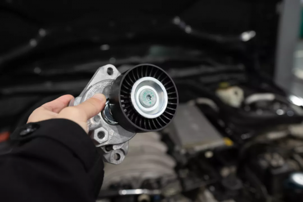 專業車手也無法拒絕的V8自吸戰車,濃墨重彩的二手C63 AMG 專業車手也無法拒絕的V8自吸戰車,濃墨重彩的二手C63 AMG