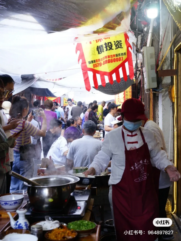 凌晨就開始喝早茶的小縣城,比廣東猛多了 凌晨就開始喝早茶的小縣城,比廣東猛多了