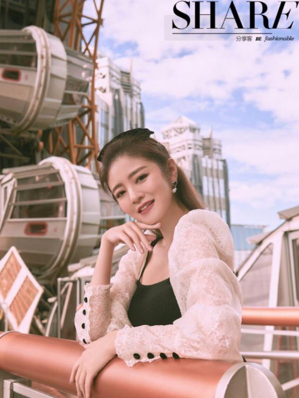 安以軒嫁入豪門徹底開掛！41歲生日被老公獨寵，穿真絲裙太少女