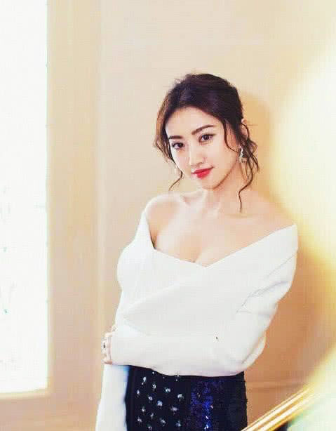 家是生活的博物館，景甜的著裝你學會了嗎