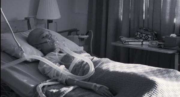 一部黑白電影，充滿腐爛肉香