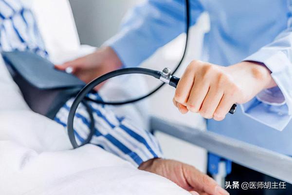 體內有病，腹部先知！醫生提醒：腹部出現4種異常，小心疾病來襲