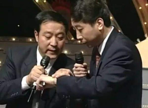 21年前，那個寧願去當名譽縣長也不和馮鞏合作的牛群，如今怎樣了