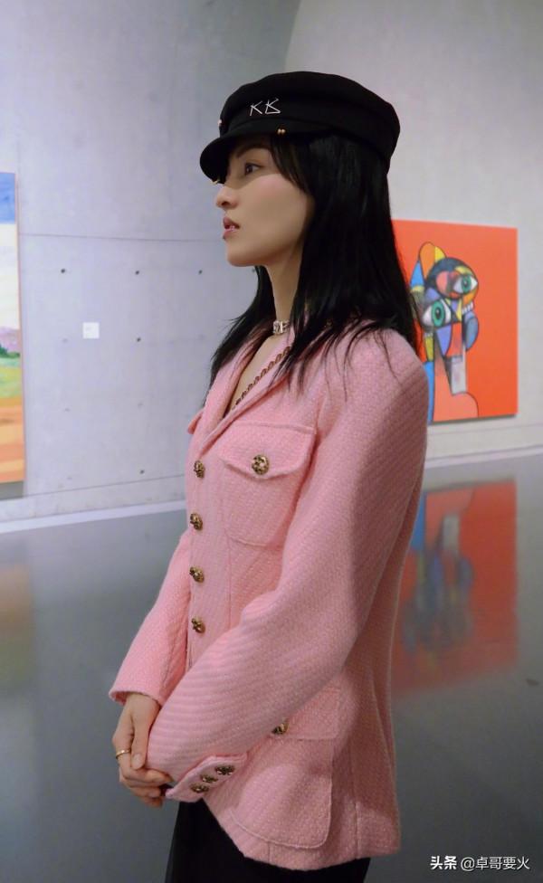 張韶涵真是人如其“樂”，穿純白色薄紗禮裙，都是那麼動人心絃