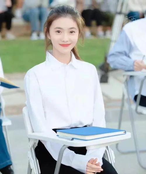 又有6位明星出么蛾子，楊穎拍戲用替身再被噴，張子楓與渣男戀愛