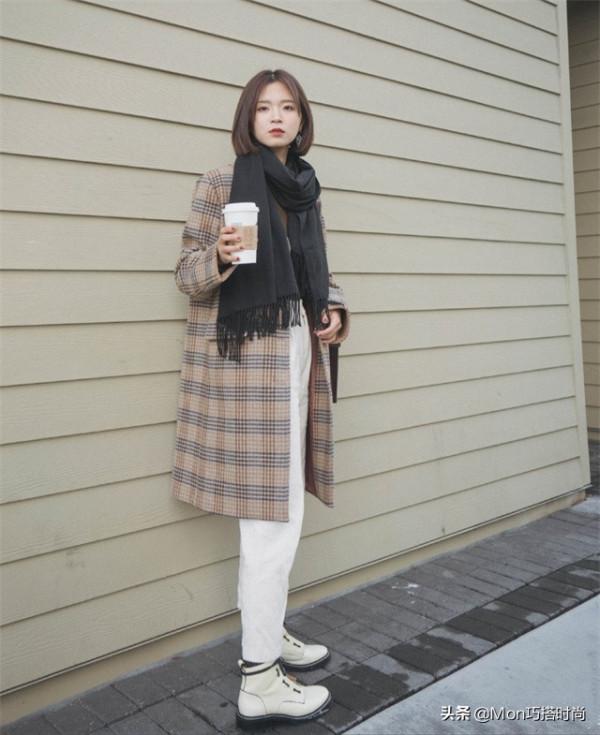 果然，穿大衣還是最配“馬丁靴”，上身洋氣顯高，尤其適合小個子