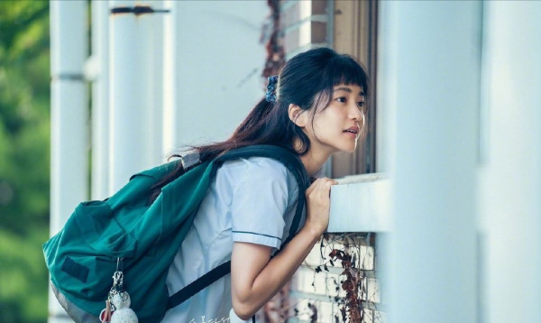 《二十五二十一》正式定檔，首輪劇照曝光，南柱赫金泰梨很是般配