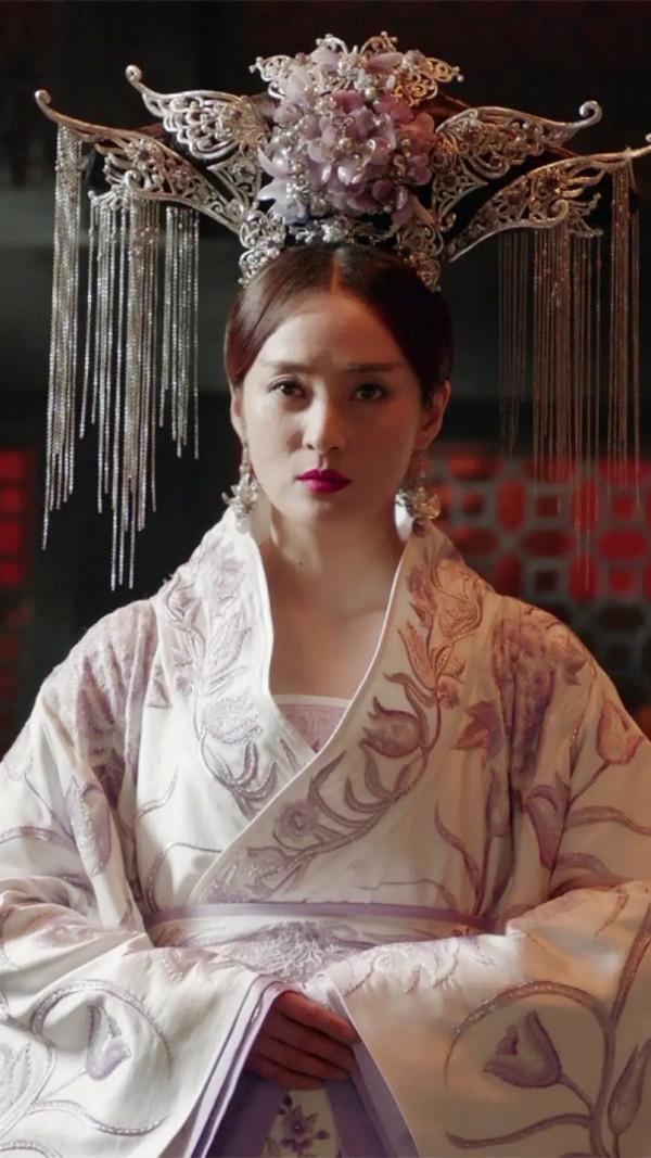 「盤點」古裝女主發冠大賞 趙麗穎的最華麗繁複 譚松韻跟宣璐撞款 「盤點」古裝女主發冠大賞 趙麗穎的最華麗繁複 譚松韻跟宣璐撞款