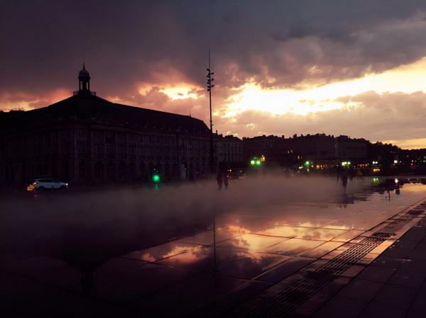 小 I 到處走 - 波爾多的“水鏡廣場”