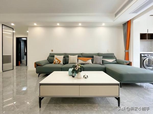 120平新房，裝修花了25萬，全屋簡約溫馨，隱形門電視牆很棒