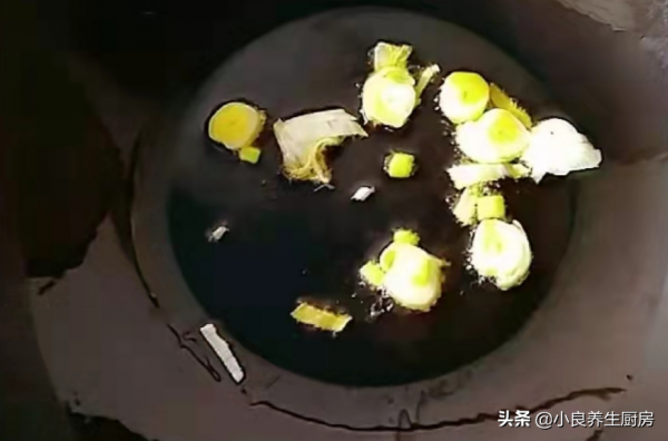 天冷了，多給家人做這道菜，不蒸不煮，清淡解膩，南方人經常吃