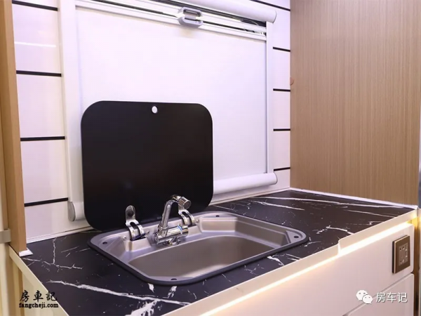 全新旅居車上市！愛旅途2022款大通V90C型房車，看點十足