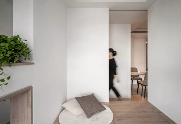 62㎡原木風兩室變三室，還有超多收納空間，三口人住得敞亮又自由