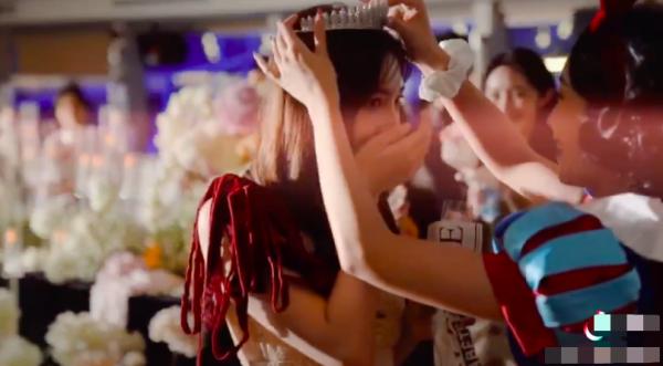 百萬粉網紅求婚現場太奢華,鑽戒是baby同款,女方曾獲王思聰追求 百萬粉網紅求婚現場太奢華,鑽戒是baby同款,女方曾獲王思聰追求