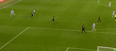 歐聯-巴薩1-1客平十人法蘭克福 費蘭-託雷斯扳平 歐協-羅馬再負苦主