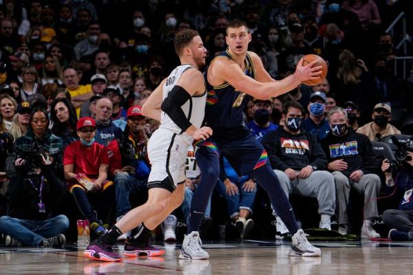 約基奇三雙掘金大勝，哈登傷停歐文空砍27&plus;11籃網8連敗