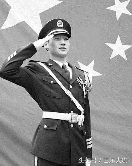 國旗護衛隊裡服役最久的人,執行升旗任務11年,拒絕高薪只為守國旗