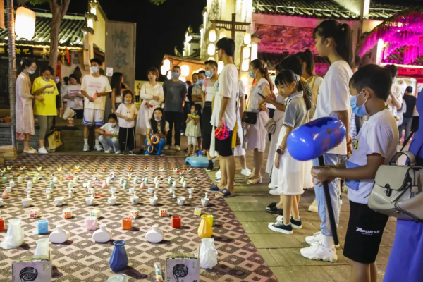 重陽夜遊 | 穿越快閃、紅星竹筏、實景演出......快帶爸媽來打卡 重陽夜遊 | 穿越快閃、紅星竹筏、實景演出......快帶爸媽來打卡