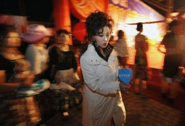 不老女神樊麗君:為美貌36年不吃晚飯,5年抗癌共經歷31次放化療 不老女神樊麗君:為美貌36年不吃晚飯,5年抗癌共經歷31次放化療