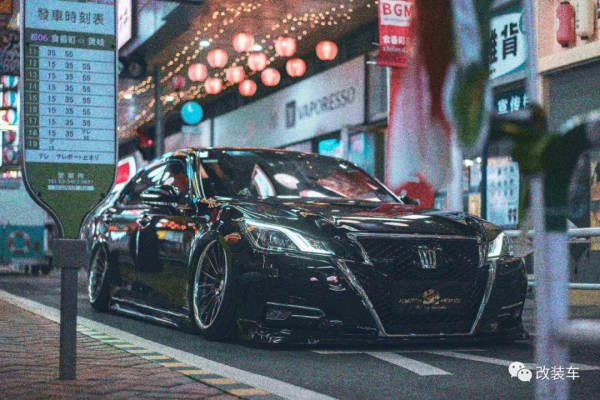 是什麼讓妹子上車後都說好？14代皇冠移植日規件融合雷克薩斯內飾