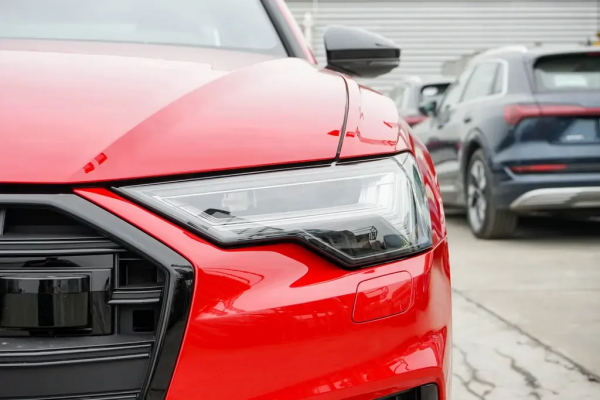 配6缸發動機可4.5秒破百，車長4954mm，真的是“西裝暴徒”？