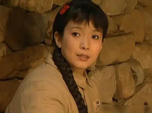 激情燃燒的歲月：19歲的褚琴嫁給36歲的石光榮，是最極致的痛苦