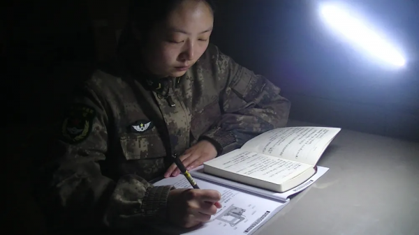 誰說女子不如男？一睹“飛控手”陳瑜超颯風采