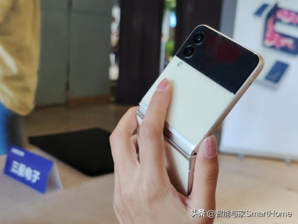 三星新一代Galaxy Z系列摺疊屏手機如何?媒體品鑑會上我們用了用 三星新一代Galaxy Z系列摺疊屏手機如何?媒體品鑑會上我們用了用