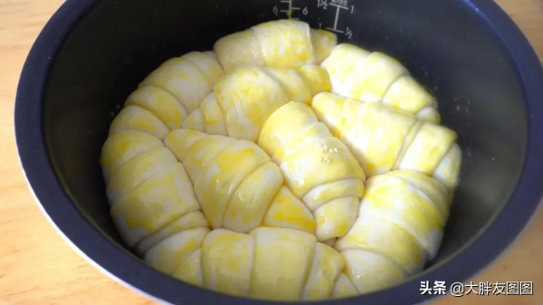 不要烤箱，電飯鍋做鹽麵包的方法，手工揉麵，無器械