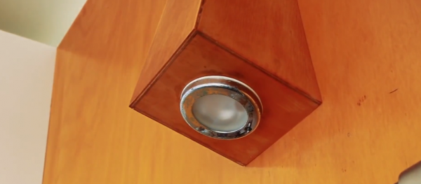 男子花百萬將家搬到水面上 12㎡漂浮小屋每月管理費至少三千