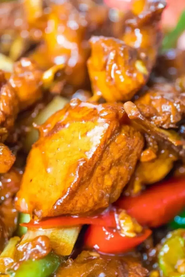 尚堯鐵鍋小公雞，麻辣鮮香，滋味醇厚，越吃越香