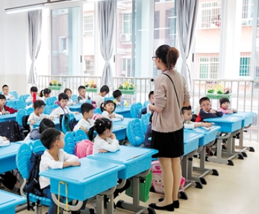 &OpenCurlyDoubleQuote;你家孩子跟不上&rdquo;，一年級沒學過拼音，老師一週內勸退三次