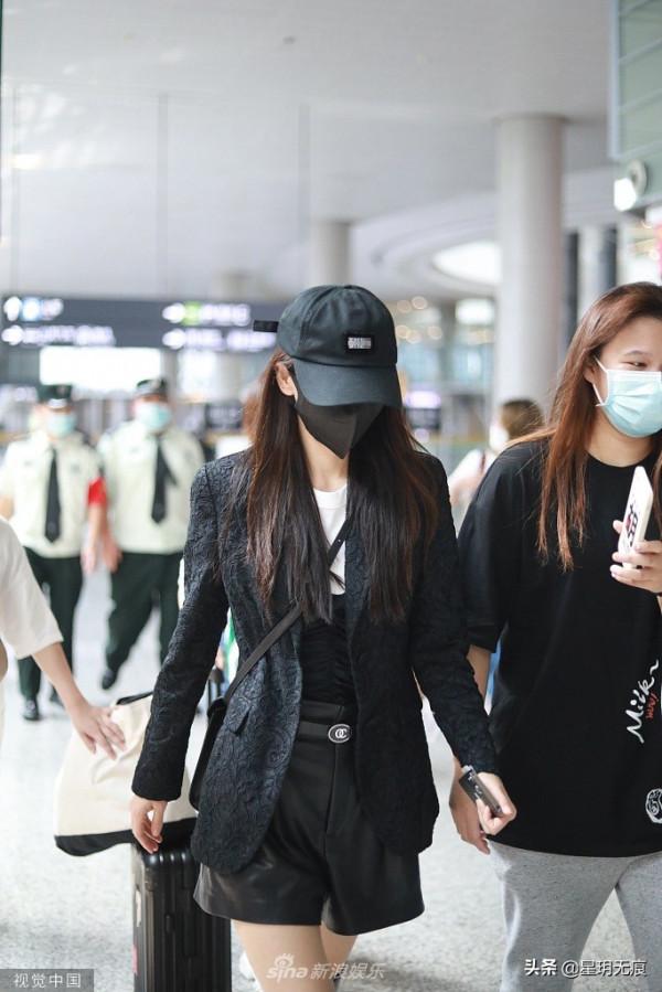 Angelababy穿過膝長靴大秀美腿 黑西裝配短褲酷勁十足