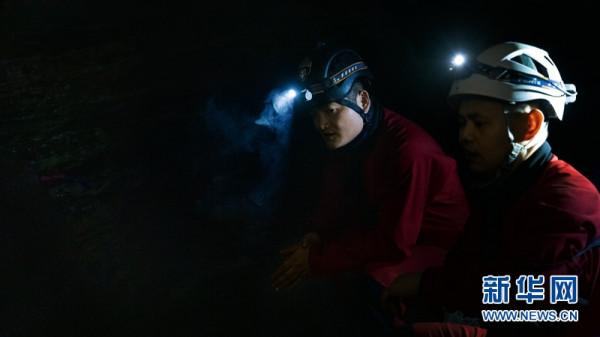 通往“地心”的探洞人 通往“地心”的探洞人