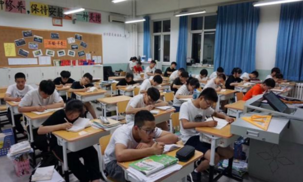 “中二效應”影響初中生,初二成績分層明顯,3類學生已率先搶跑 “中二效應”影響初中生,初二成績分層明顯,3類學生已率先搶跑