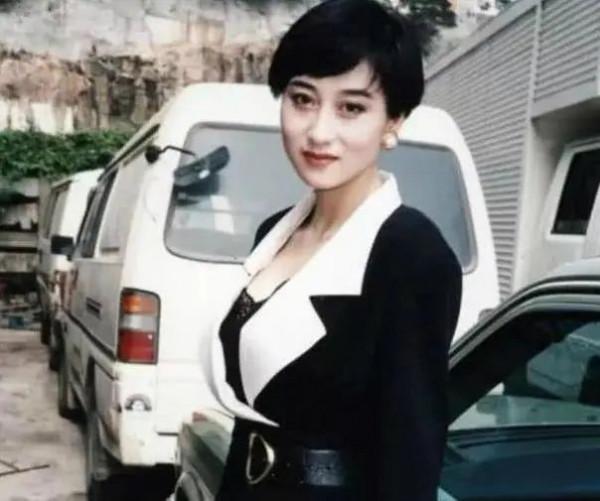 李連杰合作過的香港女星不下十數位,為何對利智情有獨鍾 李連杰合作過的香港女星不下十數位,為何對利智情有獨鍾