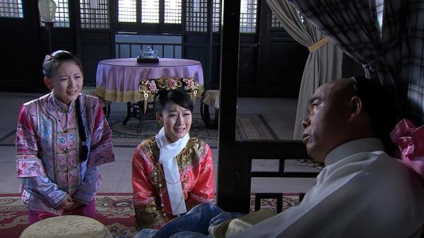 大家閨秀剛被選上皇妃，大清朝就亡了，最後被軍閥搶走，國產片