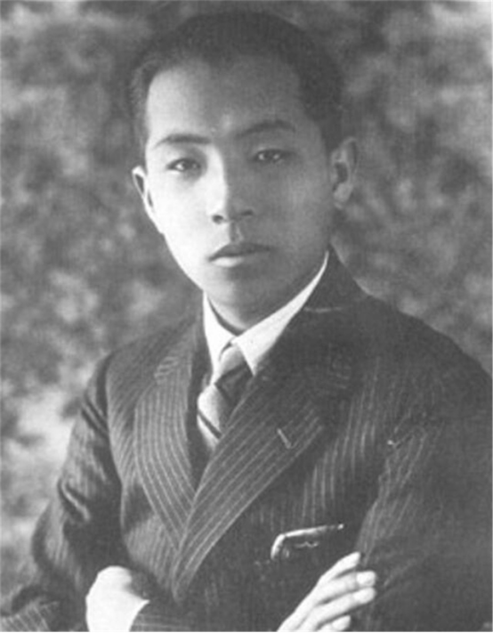 他是潛伏在張學良身邊的“紅色間諜”、周恩來的翻譯，後被處決