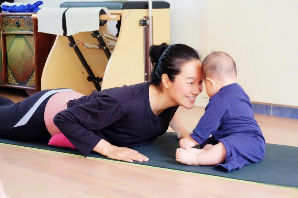 主持人朱丹曬弟弟穿姐姐舊衣照！真會過日子