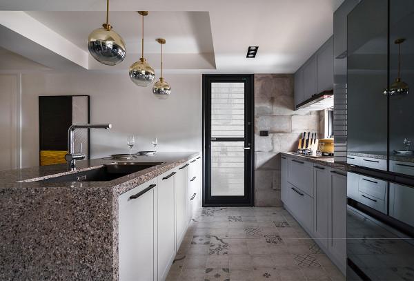 翻新改造20年二手房,120㎡做出4房,還要大氣的美式風格 翻新改造20年二手房,120㎡做出4房,還要大氣的美式風格