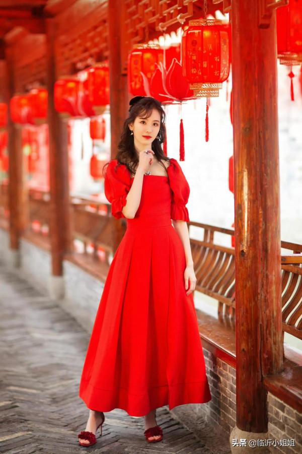 陳都靈，女神級的清純美少女，顏值清麗脫俗，柔美氣息爆棚